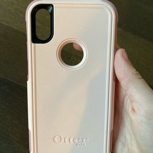 Light and dark pink iPhone XR otter box case